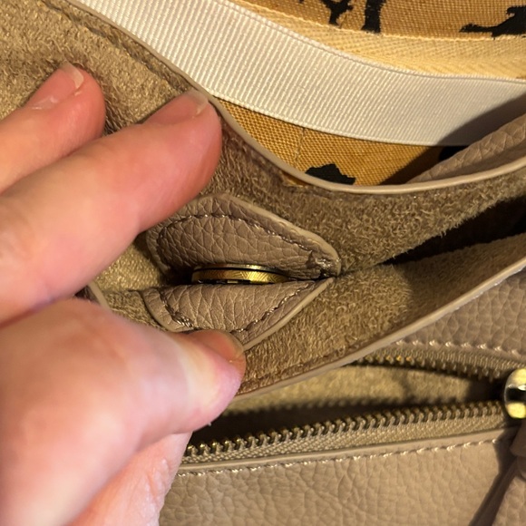 Elegant Cream Cross Body Shoulder Bag - Picture 3 of 4